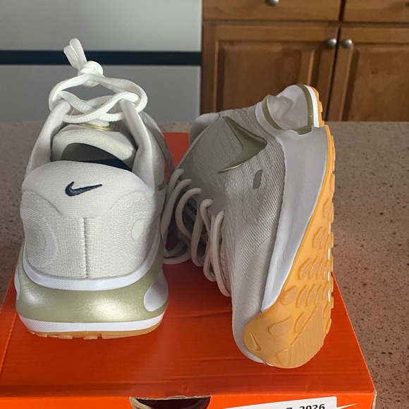 Nike Women's Cream and Gold Athletic Shoes - Picture 5 of 7